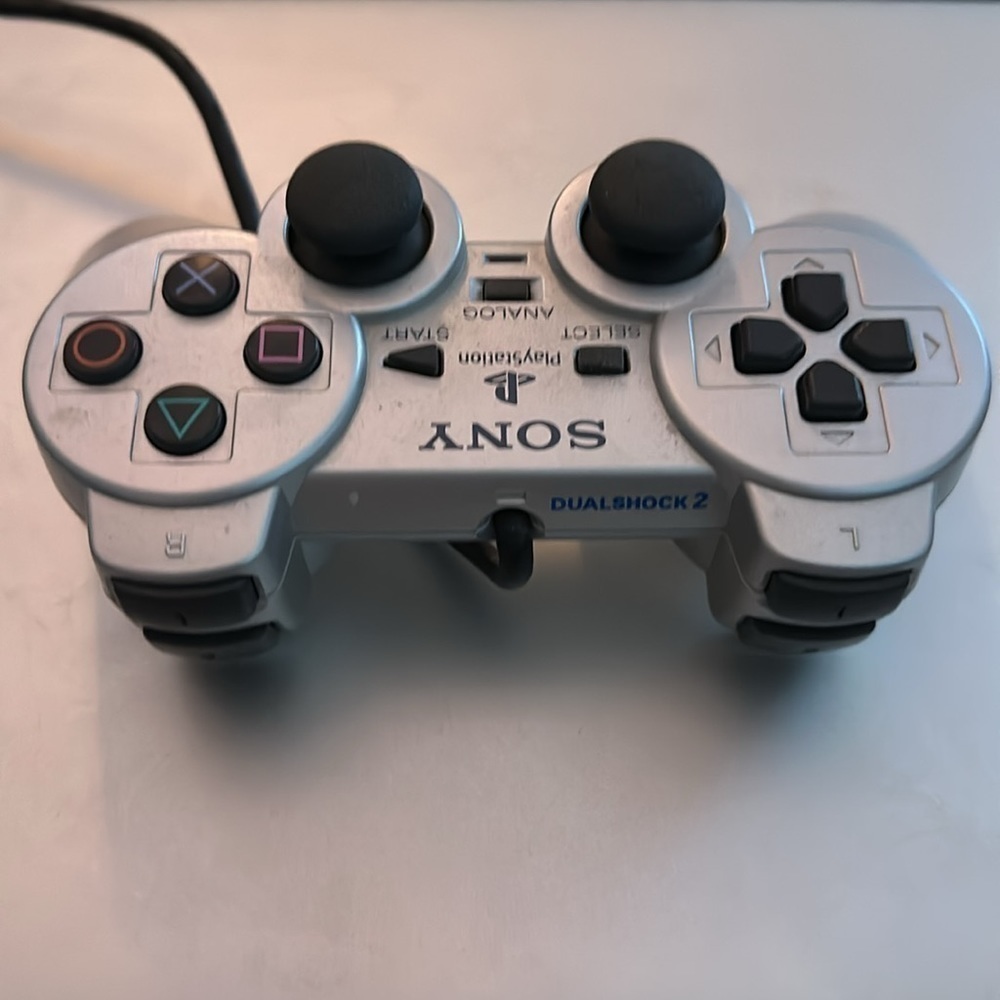 Sony game controller - Picture 3 of 4